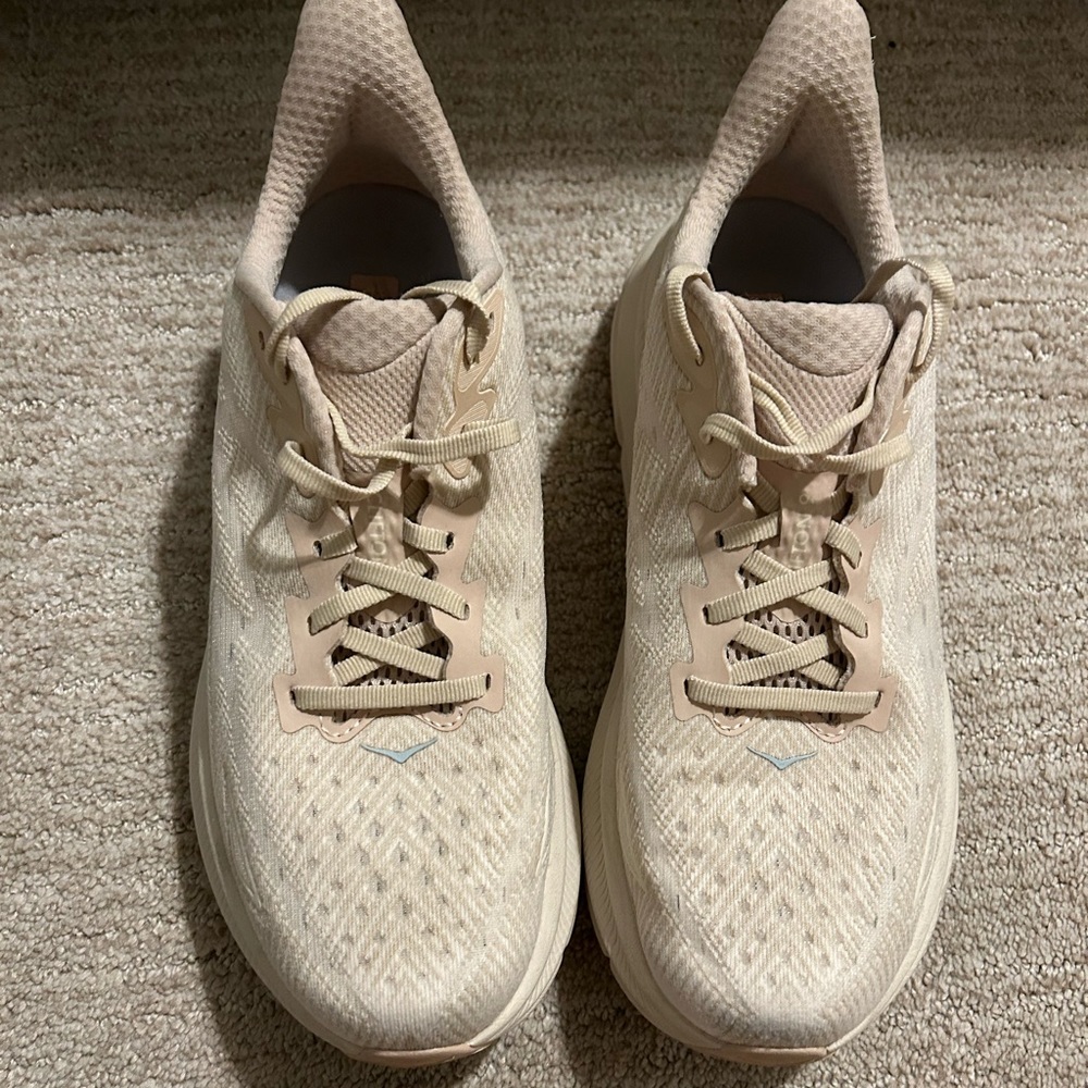 hoka clifton 9 shifting sand/egg nog women 9